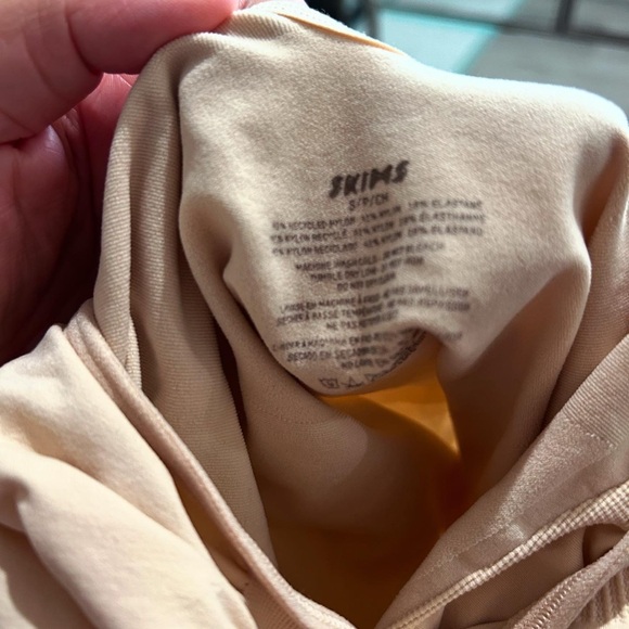 SKIMS Seamless Sculpt Bodysuit in Sand - Picture 3 of 3